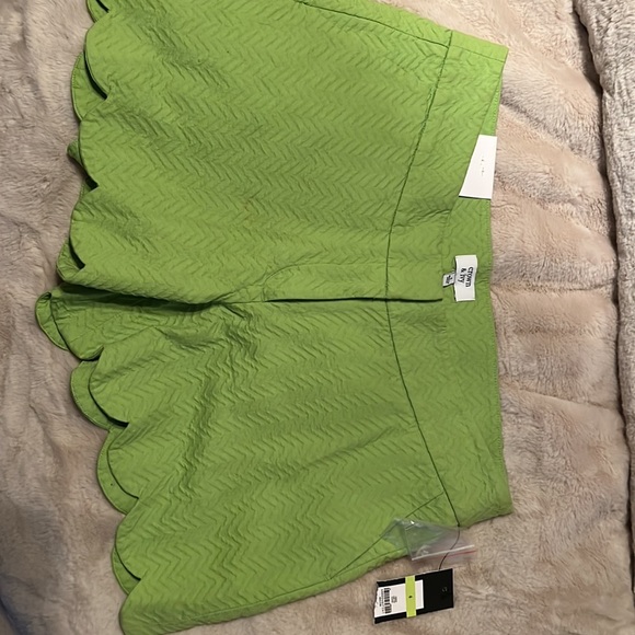 NWT Crown and Ivy scallop shorts. Size Four (4) - Picture 2 of 2